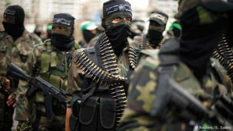 Read more about the article حماس تبدي استعدادها لعقد “صفقة” لإنهاء الحرب في غزة تشمل إطلاق سراح الرهائن المتبقين دفعة واحدة وهدنة لمدة خمس سنوات