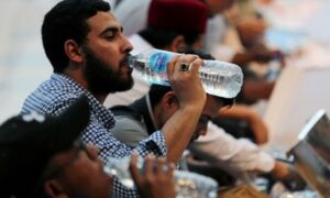 Read more about the article “اشرب وأنت ساكت”.. البرلمان المصري يقرّ غرامة لمن يروّج شائعات عن جودة المياه