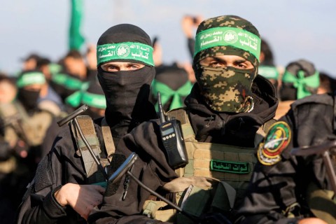 You are currently viewing “كمين مُركب”.. كتائب “القسام” تعلن قتل وإصابة عسكريين من الإحتلال واستهداف دبابتين وجرافة خلال المعارك بجنوب غزة