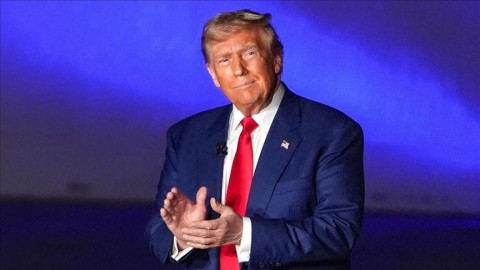 You are currently viewing ما المفاجأة الكبيرة التي وعد بها ترامب العرب في زيارته القادمة؟ التشاؤم غالب فـ”الحدّاية ما بتحدفش كتاكيت”.. أمريكا تكرر حماقاتها وتنوي تعيين حاكم أمريكي لغزة.. لماذا لا يتم التعجيل بقمة بغداد لتكون قبل الزيارة لا بعدها؟ التبعية ليست قدرا