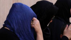 Read more about the article هل يُؤسّس نظام “الجهادي السابق” لـ”سوق سبايا” علني في سورية؟.. “ميرا” اختفت ثم عادت بـ”برقع أفغاني” و”زواج رضائي” بحضور الأمن فماذا عن اعتقال والدها وملامح خوفها وجرّها من معصمها وهل من يُحرّر يُقرّر مصير سورية السبيّة؟.. 60 حالة اختطاف مُشابهة!
