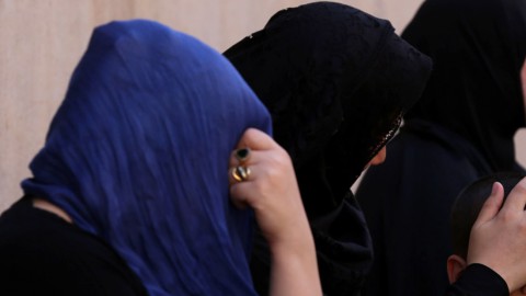 You are currently viewing هل يُؤسّس نظام “الجهادي السابق” لـ”سوق سبايا” علني في سورية؟.. “ميرا” اختفت ثم عادت بـ”برقع أفغاني” و”زواج رضائي” بحضور الأمن فماذا عن اعتقال والدها وملامح خوفها وجرّها من معصمها وهل من يُحرّر يُقرّر مصير سورية السبيّة؟.. 60 حالة اختطاف مُشابهة!
