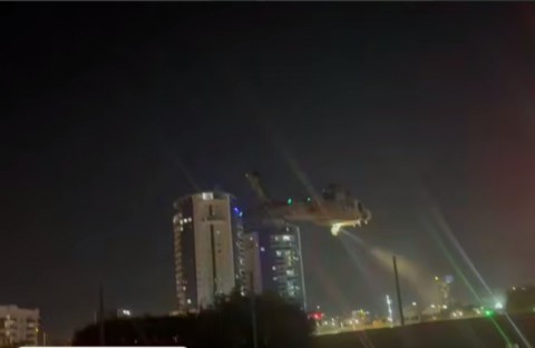 You are currently viewing مروحيات عسكرية تنقل جنودا صهاينة جرحى إلى المستشفيات تزامنا مع إرسال الجيش قوات ضخمة إلى غزة