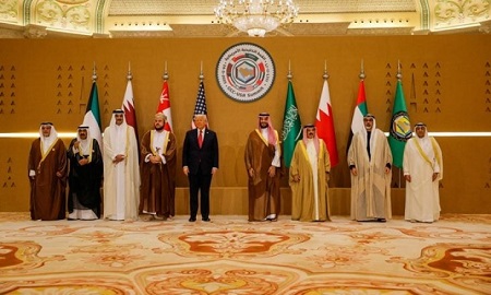 You are currently viewing في رحلة ترامب إلى الشرق الأوسط تتبدّى الواقعية السياسية الأمريكية.. فلا أعداء دائمون والمواقف قابلة للتحول