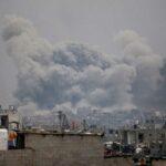 إعلام عبري: قصف إسرائيلي غير عادي على غزة تُسمع انفجاراته في بئر السبع