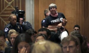 Read more about the article نشطاء يقاطعون شهادة روبيو في مجلس الشيوخ احتجاجا على دعم الكيان