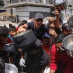 نتنياهو يتمسك بإبادة واحتلال غزة ويقر بضغوط لإدخال مساعدات