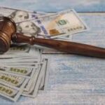 الشفافية تُكبلها السياسة: لماذا لا يعود المال المختلس؟