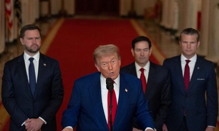 You are currently viewing ترامب حوّل فريقه إلى ببغاوات يرددون مزاعمه عن ضربات إيران.. وهم يكافحون لإثبات صحتها