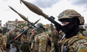 Read more about the article الشارع السوري.. بين مرحب بتجنيس مَن قاتل إلى جانب الثوار وبين قلق على السلم الأهلي والتعايش المشترك