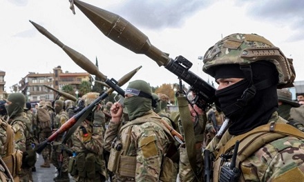 You are currently viewing الشارع السوري.. بين مرحب بتجنيس مَن قاتل إلى جانب الثوار وبين قلق على السلم الأهلي والتعايش المشترك