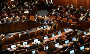 Read more about the article مركز “مدار”: قانون الكنيست لطرد فلسطينيي الداخل من وطنهم بحجة الأمن آلية تهجير صامت