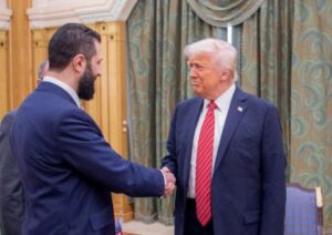 Read more about the article سقط القناعُ عن القناعِ.. مع استمرار المباحثات الإحتلال الصهيوني-السوريّة.. الجولاني لصحيفةٍ يهوديّةٍ-أمريكيّةٍ: سنُقيم شراكةً أمنيّةً مع الكيان لوجود أعداءٍ مشتركين.. ترامب رجل سلامٍ والوحيد القادر على تصحيح المسار بالمنطقة وتقريب الأطراف