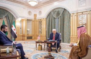 Read more about the article في خطوة لم تحدث على الإطلاق في تاريخ البلد.. تقرير عبري يكشف عن اقامة قاعدة عسكرية أمريكية في سوريا في منطقة التنف بموافقة الشرع
