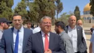 Read more about the article صمتٌ عربيٌّ وإسلاميٌّ.. بن غفير يستفّز لإشعال الحرب الدينيّة ونتنياهو يقود تغييراتٍ تاريخيّةٍ بالقدس والضفّة ستؤدّي لأكتوبر الجديد.. الاحتلال: نستطيع القضاء على السلطة الفلسطينيّة خلال 48 ساعة ولكنّها تخدمنا وتعمل بإملاءات مُنسّق الحكومة