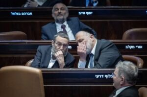 Read more about the article لتأجيل التصويت على “حل الكنيست”.. حكومة نتنياهو تحاول الهروب من الأزمة وتطرح عشرات مشاريع القوانين