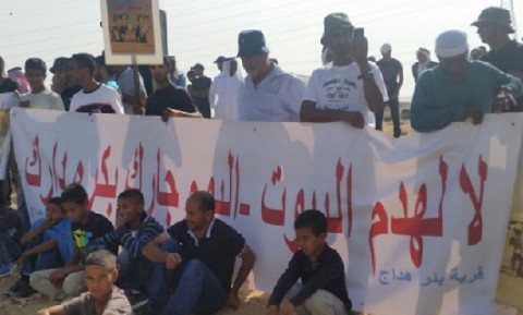 Read more about the article رفضا لسياسات التهجير.. آلاف العرب يتظاهرون بالنقب احتجاجا على هدم الكيان منازلهم تمهيدا لإقامة بلدات استطتانية يهودية