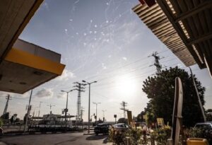 Read more about the article سماع دوي انفجارات جديدة غربي طهران وأنباء عن استشهاد جندي في ضربة إسرائيلية على قاعدة عسكرية في شمال غرب ايران.. وانطلاق صفارات الانذار في شمال فلسطين المحتلة