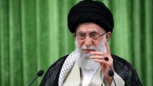 Read more about the article خامنئي يوجه رسالة للكيـان تضمنت مقاطع مصورة لصواريخ اطلقت من ايران: ستعانون البؤس