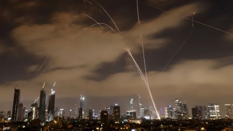 You are currently viewing جيش الإحتلال يعترف باستمرار قدرة طهران على إطلاق الصواريخ رغم القصف المتبادل وويحقق باحتمالية إطلاق إيران صاروخا بالستيا متعدد الرؤوس.. و271 مستوطناً أصيبوا بالهجوم الصاروخي الخميس