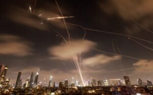 Read more about the article الحرس الثوري يعلن استهداف الكيان بطائرات مسيرة قتالية تطلق صواريخ للمرة الأولى منذ بدء الحرب بين طهران وتل أبيب