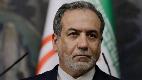 You are currently viewing وزير الخارجية الإيراني يحذر من تبعات انضمام واشنطن لعدوان الصهيوني على بلاده ويضع شرط وحيد للعودة للدبلوماسية.. اغتيال خامنئي سيكون “أكبر جريمة” ودور أمريكا غير نزيه