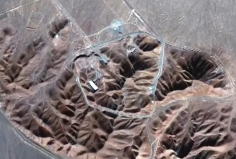 You are currently viewing مصدر إيراني يكشف نقل اليورانيوم من فوردو إلى مكان غير معلن قبل الهجوم الأميركي بيومين