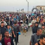 الغارديان: ميت في الحالتين.. خطة الكيان لسكان غزة.. إما الجوع أو المساعدات وسط النيران