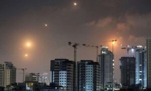 Read more about the article إيران تمطر تل أبيب بالصواريخ ردًا على هجوم الإحتلال الصهيوني.. أضرار جسيمة وحرائق قرب وزارة الدفاع