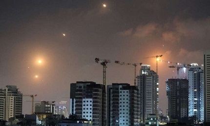 Read more about the article إيران تمطر تل أبيب بالصواريخ ردًا على هجوم الإحتلال الصهيوني.. أضرار جسيمة وحرائق قرب وزارة الدفاع
