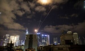 Read more about the article هجوم إيراني يمتد من الناقورة إلى إيلات.. ضربات مباشرة في تل أبيب والانفجارات تهزّ القدس المحتلة