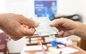 Read more about the article تحذيرات من المتاجرة بالبطاقات الانتخابية: المفوضية تتوعد باستبعاد المتلاعبين