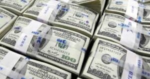 Read more about the article الدولار يقترب من أدنى مستوياته منذ عام 2022