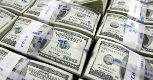 You are currently viewing الدولار يقترب من أدنى مستوياته منذ عام 2022