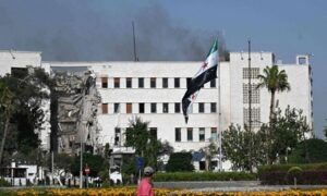 Read more about the article صحيفة فرنسية: لهذا قصف الكيان دمشق