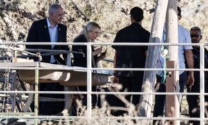 Read more about the article تقدم في مفاوضات غزة.. نتنياهو يبلغ عائلات الأسرى بالموافقة على الصفقة وترامب قد يعلنها الاثنين