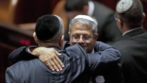 Read more about the article توقعات بتقديم بن غفير استقالته من حكومة نتنياهو حال توقيع اتفاق مع “حماس”.. إعلام عبري: أزمة طاحنة تضرب الكيان