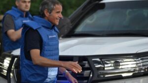 Read more about the article شرائح خفية في الأحذية.. إيران تتهم مفتشي الطاقة الذرية بالتجسس وتحمّل غروسي مسؤولية تسريب تقارير سرية لـلكيان