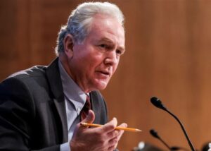 Read more about the article سيناتور أمريكي: لا ينبغي لواشنطن التواطؤ في التطهير العرقي للفلسطينيين بغزة وما تفعله حكومة نتنياهو شنيع ومثير للاشمئزاز