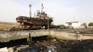 Read more about the article مخاوف من التصعيد بعد غارات الكيان على ميناء الحديدة.. .وحديت عن مسيرة “أطلقت من اليمن”.. وكاتس يهدد “أنصار الله”: ستدفعون الثمن