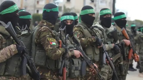 You are currently viewing حركة “حماس” تُسلم الوسطاء ردها النهائي على مقترح وقف إطلاق النار في غزة وتبادل الأسرى.. والكيان يدرسه