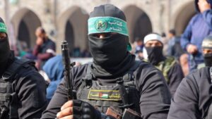 Read more about the article إعلام عبري: “حماس” تعرض على الوسطاء مقترح “نموذج حزب الله” لحكم غزة دون مغادرة قادة الحركة القطاع