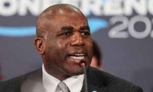 Read more about the article بريطانيا: الكيان يمكن أن يواجه المزيد من العقوبات إذا لم يوافق على اتفاق غزة