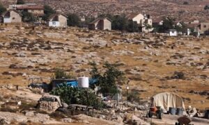 Read more about the article فايننشال تايمز: وسط انشغال العالم بغزة.. المستوطنون يخوضون حربًا “هادئة” لتهجير مجتمعات الضفة الغربية