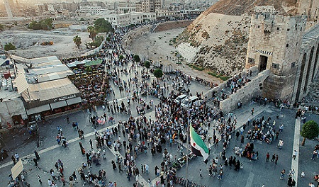 You are currently viewing واشنطن ترفع 518 فردا ومؤسسة من قائمة العقوبات على سورية