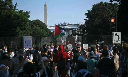 You are currently viewing “دماء غزة في البيت الأبيض”.. احتجاجات ضد لقاء ترامب ونتنياهو وخطة التهجير