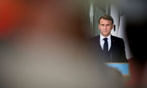 Read more about the article “الرئيس الفرنسي يقاتل وحيدًا”..  لوموند: الاعتراف بدولة فلسطين.. الوعد المعلّق لماكرون