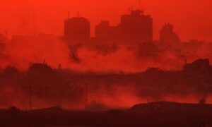 Read more about the article عالم بارز في دراسات الهولوكوست: الكيان يرتكب إبادة جماعية ضد الفلسطينيين