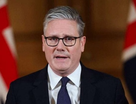 You are currently viewing ستارمر يلوّح بورقة “الدولة الفلسطينية” إذا لم يلتزم الكيان بـ”خطوات حيوية” في غزة