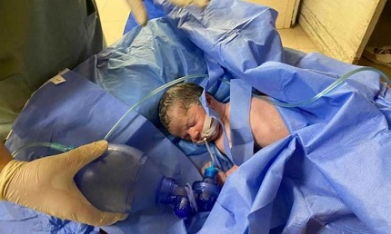 You are currently viewing غزة تقتل جوعا.. 40 ألف رضيع مهددون بالموت لمنع الكيان حليب الأطفال